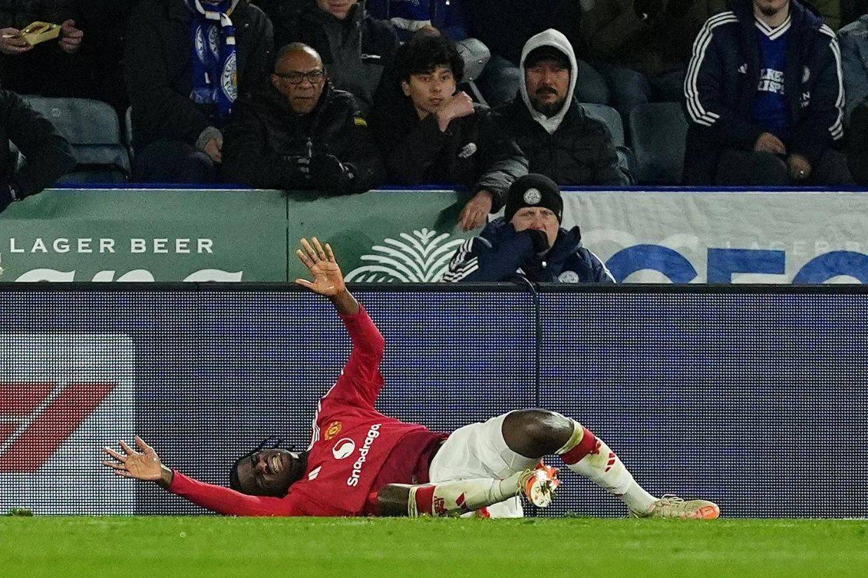 曼联重伤小妖可自主行走，有望避免赛季报销！中卫现魔咒人人受伤