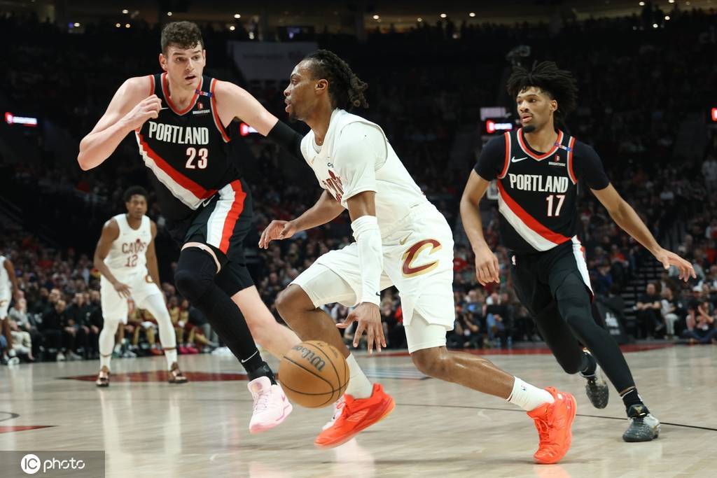 加兰27+8克林根两双 莫布利21+12骑士轻取开拓者